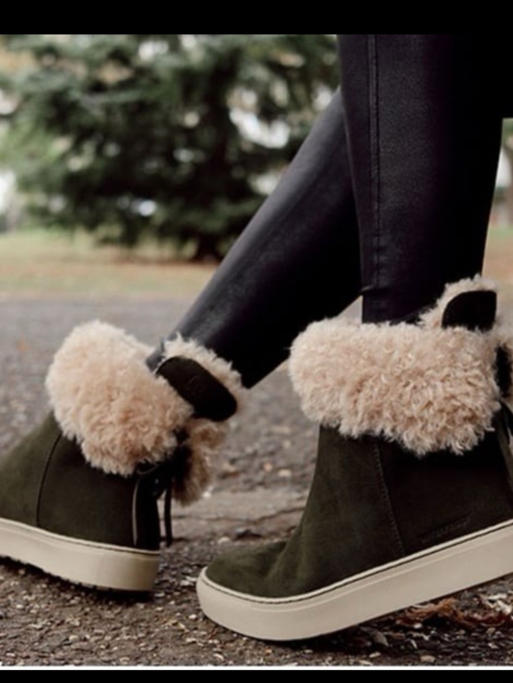 Cougar Waterproof Suede Olive Green Faux Fur Lined Booties. Size 9.